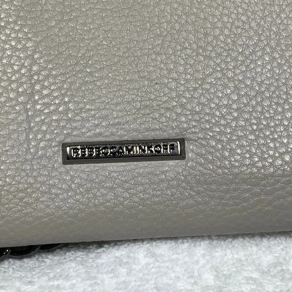 NWOT - Rebecca Minkoff Wallet/Clutch on chain - Picture 15 of 16